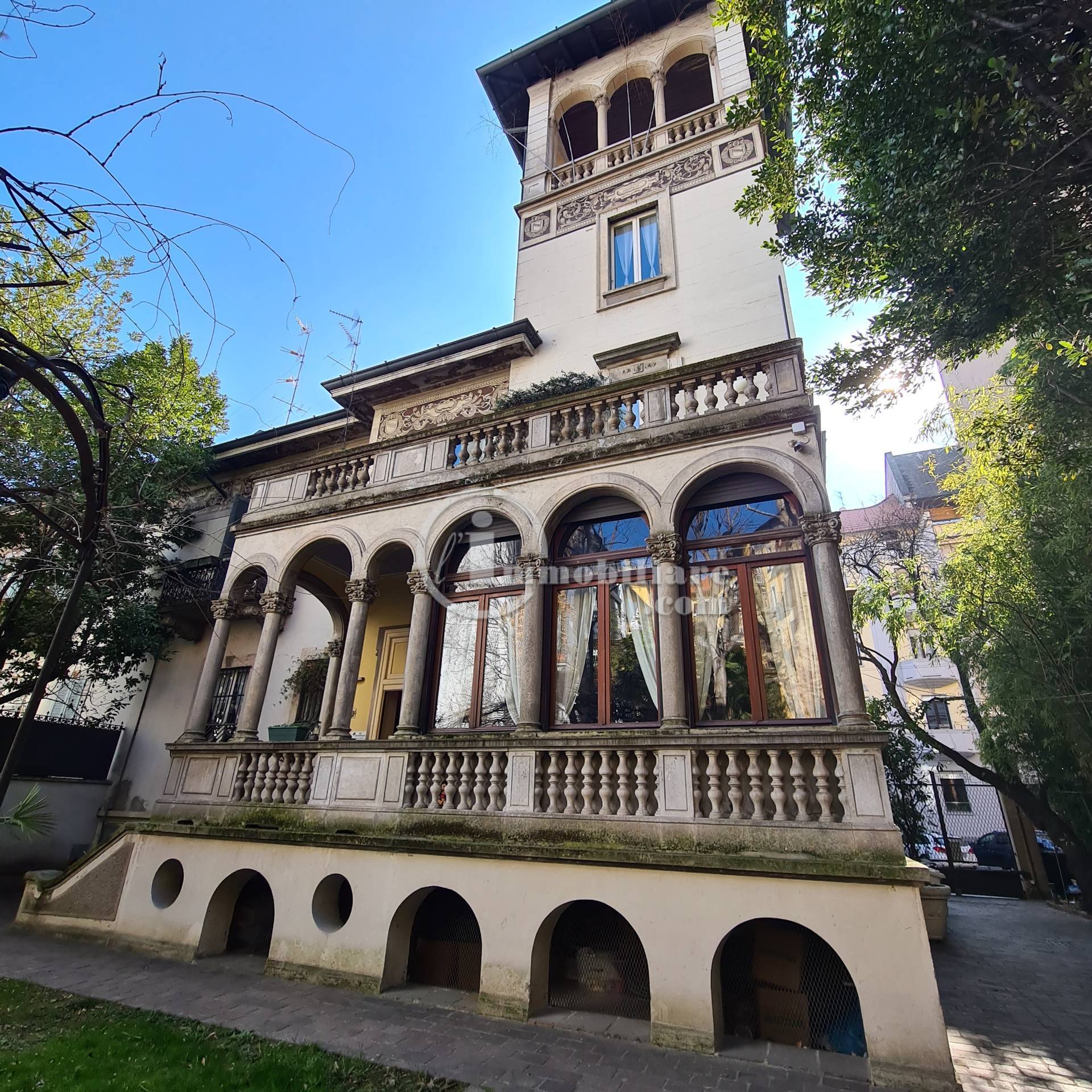 Villa in Vendita a Milano via elba