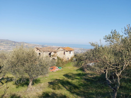Casale / Rustico in vendita a Colonnella