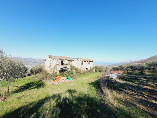 Casale / Rustico in vendita a Colonnella