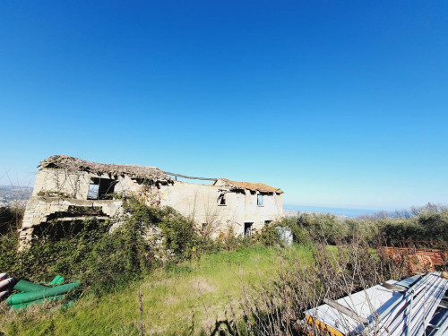 Casale / Rustico in vendita a Colonnella
