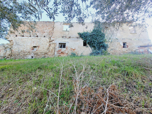 Casale / Rustico in vendita a Colonnella