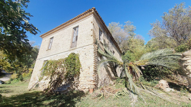 Casale / Rustico in vendita a Colonnella