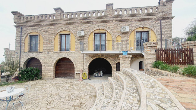 VILLA for sale in Tortoreto