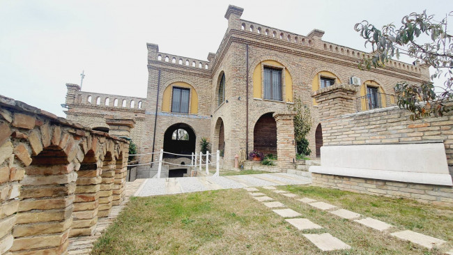 VILLA for sale in Tortoreto