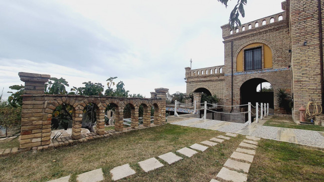 VILLA for sale in Tortoreto