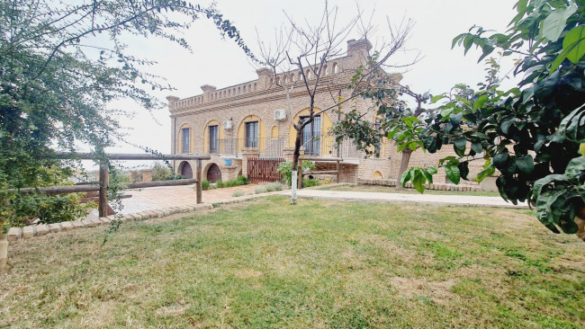 VILLA for sale in Tortoreto