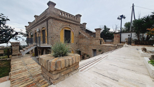 VILLA for sale in Tortoreto
