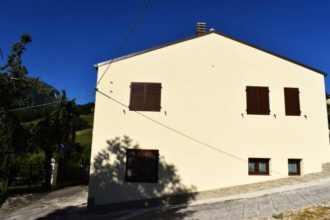 Casa in vendita a Montefortino