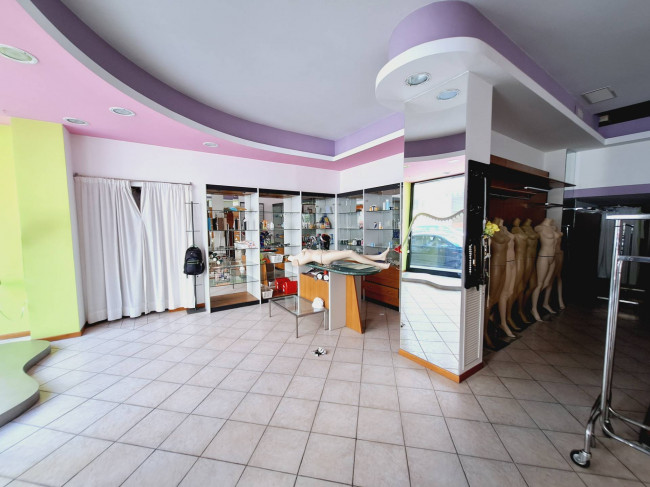 Locale commerciale / Negozio in affitto/vendita a San Benedetto del Tronto