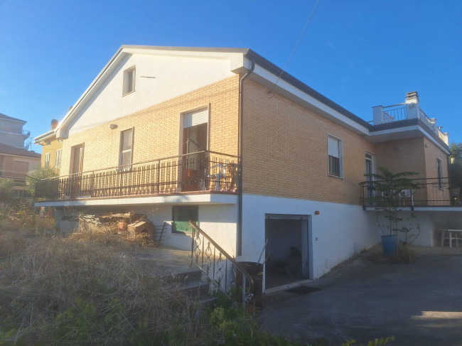 HOUSE for sale in Montefiore dell'Aso