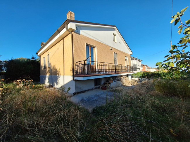 HOUSE for sale in Montefiore dell'Aso