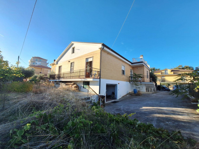 HOUSE for sale in Montefiore dell'Aso