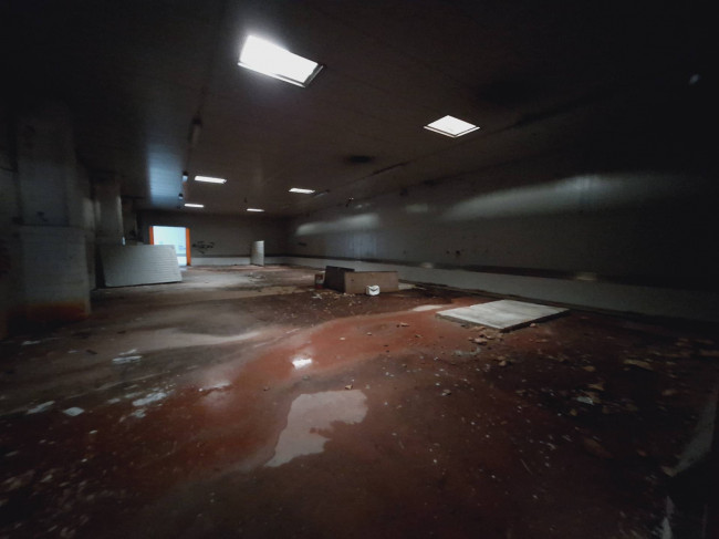 BARN, HANGAR for sale in Cupra Marittima