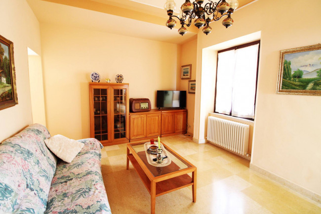 HOUSE for sale in Massignano
