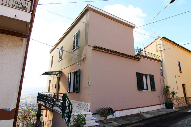 HOUSE for sale in Massignano