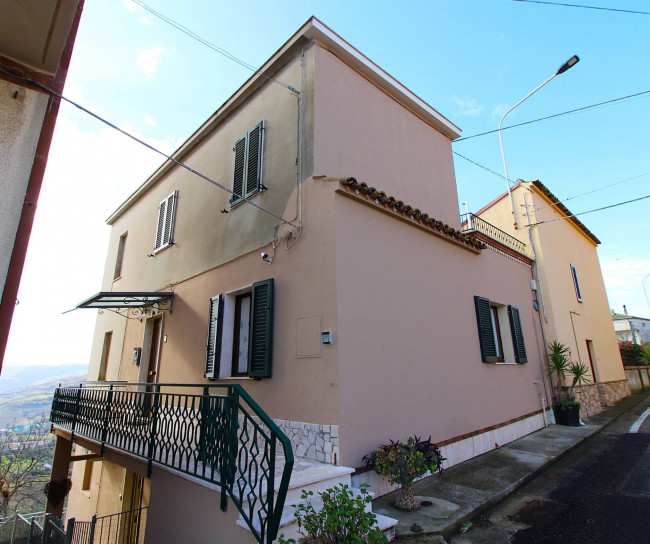 HOUSE for sale in Massignano