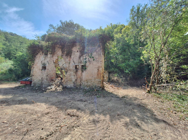 FARMHOUSE for sale in Montefiore dell'Aso