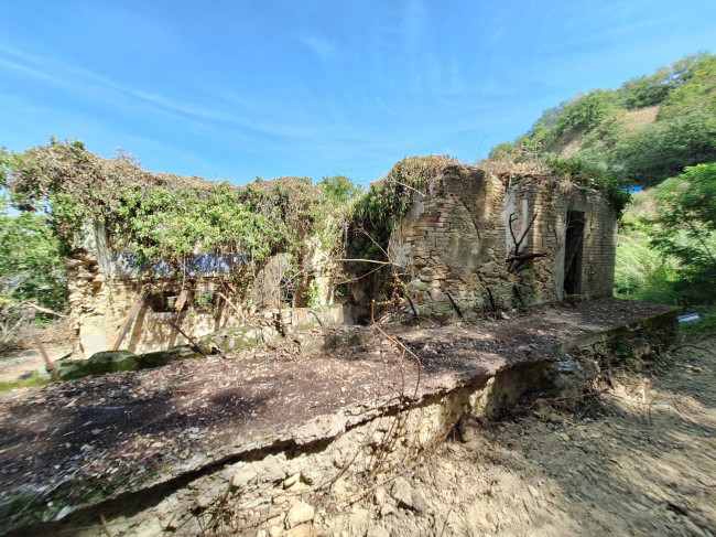 FARMHOUSE for sale in Montefiore dell'Aso