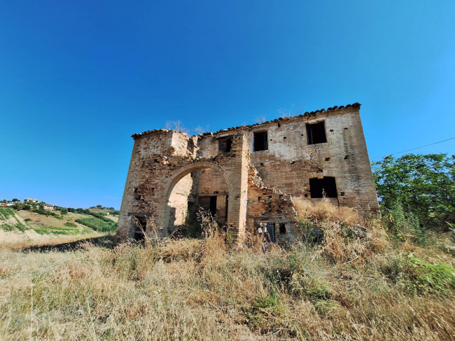 Casale / Rustico in vendita a Monteprandone