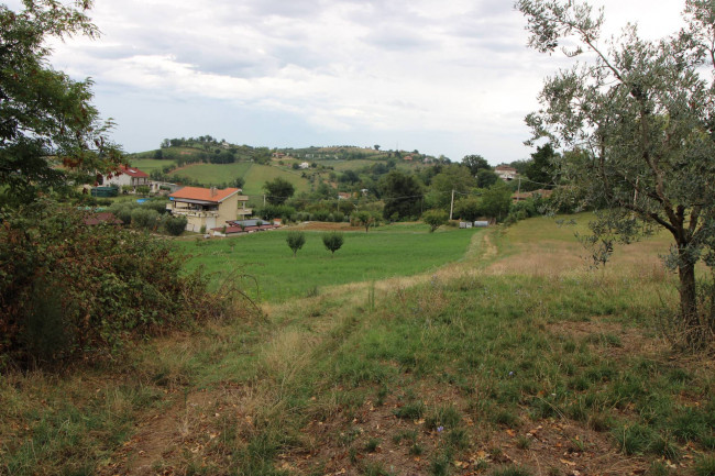 Casale / Rustico in vendita a Folignano