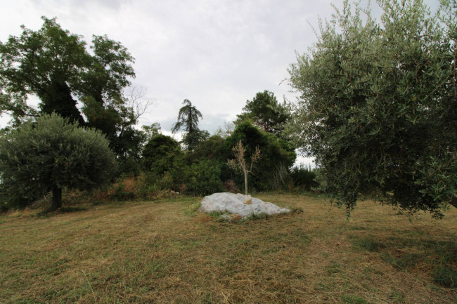 Casale / Rustico in vendita a Folignano