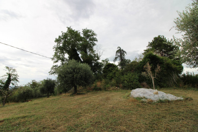 Casale / Rustico in vendita a Folignano