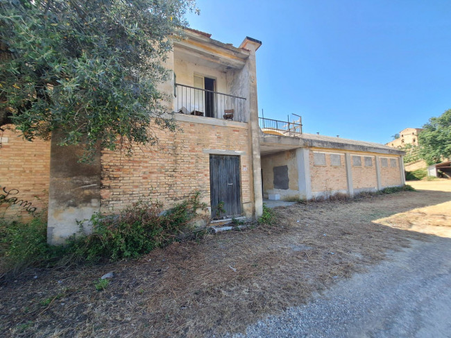Casale / Rustico in vendita a Monteprandone