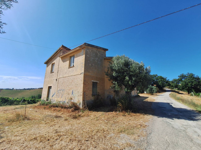 Casale / Rustico in vendita a Monteprandone