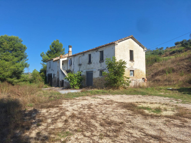 Casale / Rustico in vendita a Monsampolo del Tronto