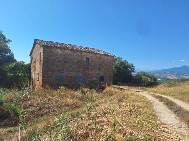 Casale / Rustico in vendita a Spinetoli