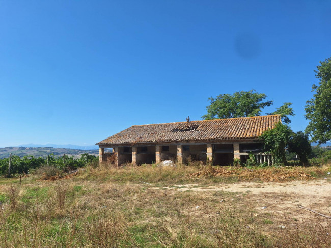 Casale / Rustico in vendita a Spinetoli