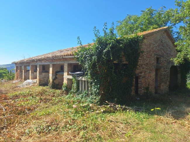 Casale / Rustico in vendita a Spinetoli