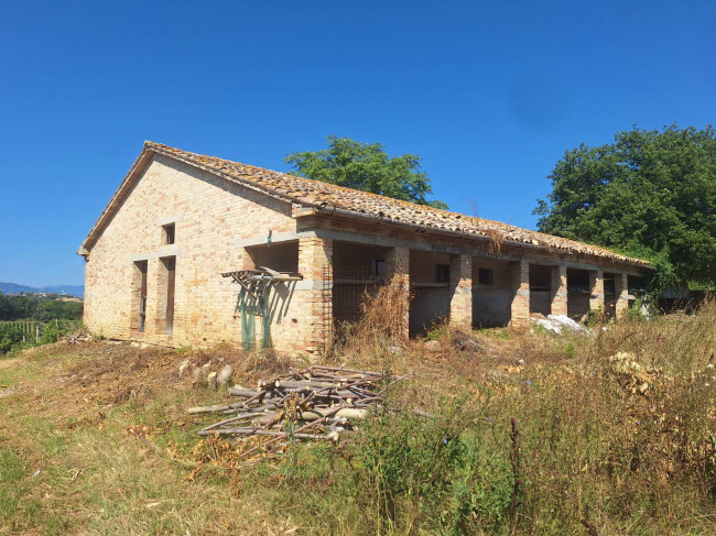 Casale / Rustico in vendita a Spinetoli