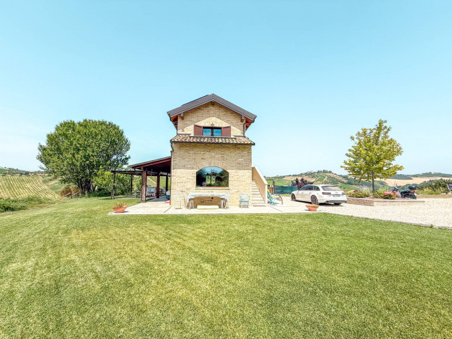 Villa in vendita a Monsampolo del Tronto