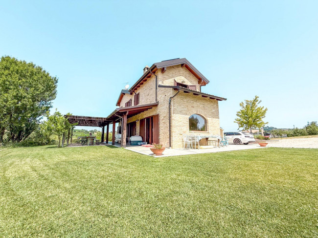 Villa in vendita a Monsampolo del Tronto