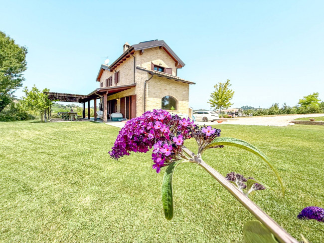 Villa in vendita a Monsampolo del Tronto