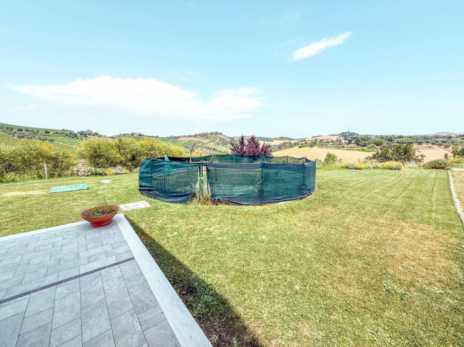 Villa in vendita a Monsampolo del Tronto