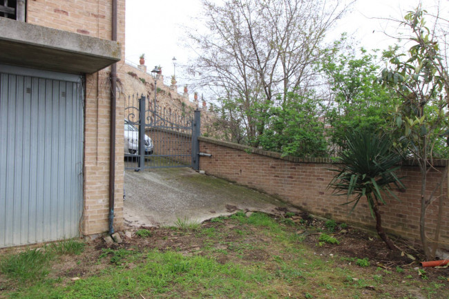 HOUSE for sale in Massignano