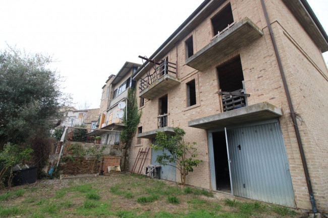 HOUSE for sale in Massignano