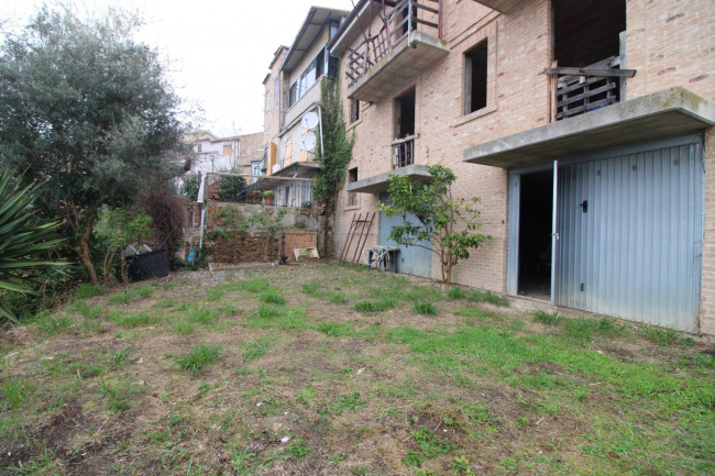 HOUSE for sale in Massignano