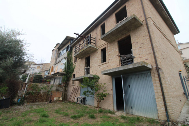 HOUSE for sale in Massignano