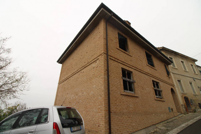 HOUSE for sale in Massignano