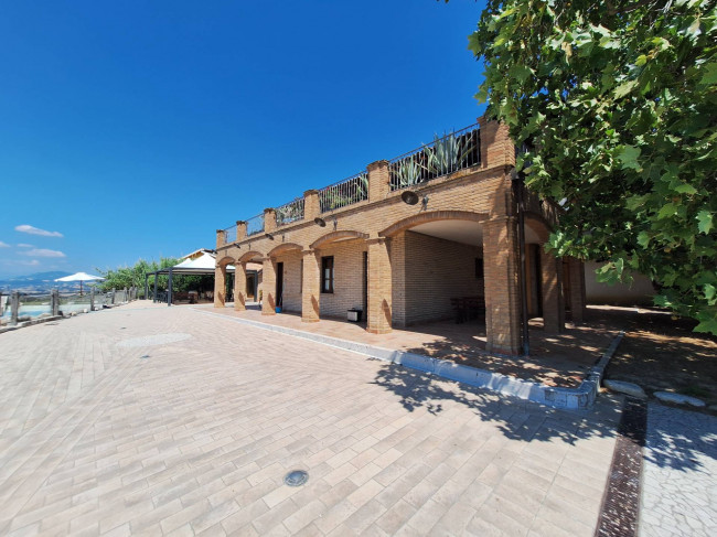 Agriturismo in vendita a Acquaviva Picena