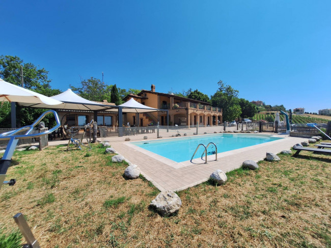 Agriturismo in vendita a Acquaviva Picena