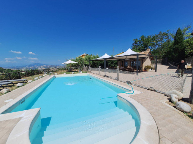 Agriturismo in vendita a Acquaviva Picena