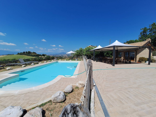 Agriturismo in vendita a Acquaviva Picena