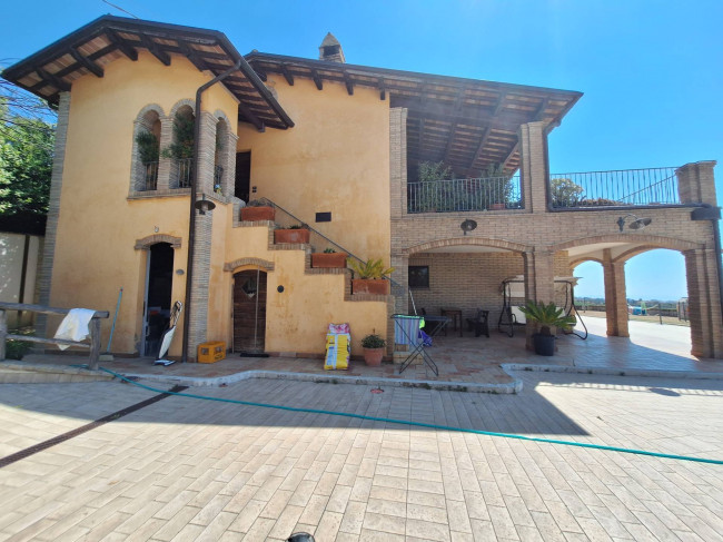 Agriturismo in vendita a Acquaviva Picena