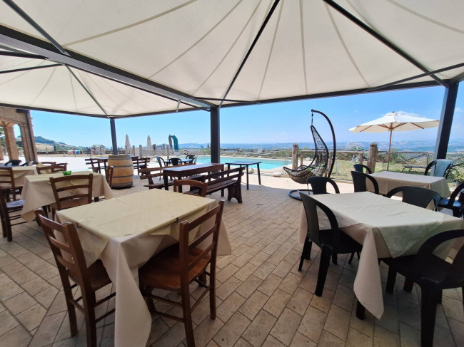 Agriturismo in vendita a Acquaviva Picena