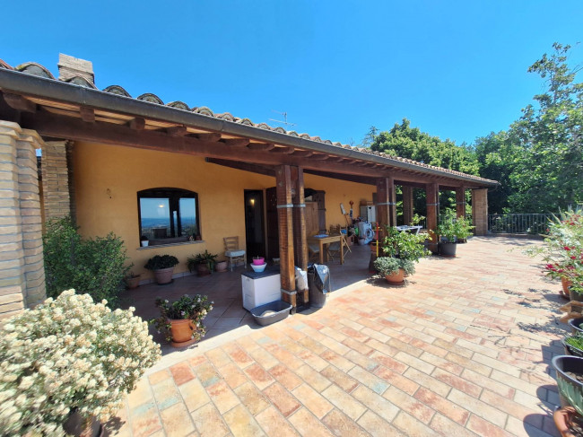Agriturismo in vendita a Acquaviva Picena