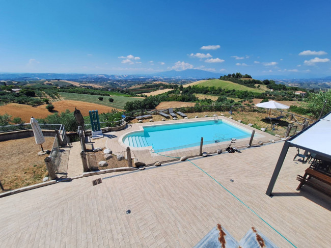 Agriturismo in vendita a Acquaviva Picena